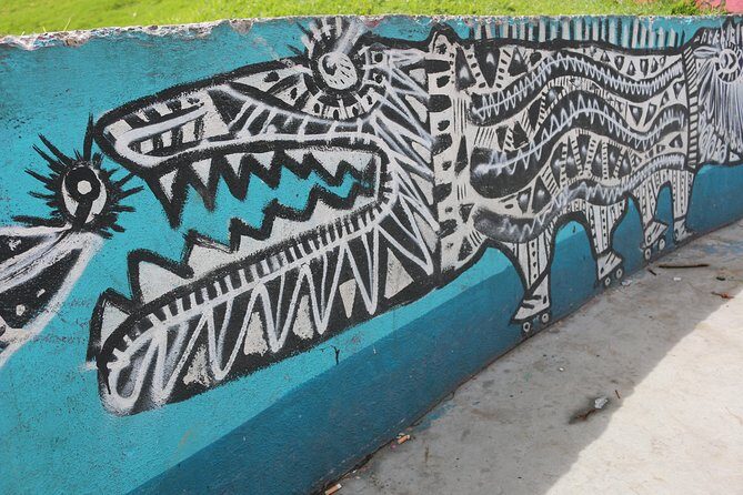 Graffiti Tour in La Candelaria Bogotá with Transportation - Private tour benefits: flexibility, pacing, and real conversation