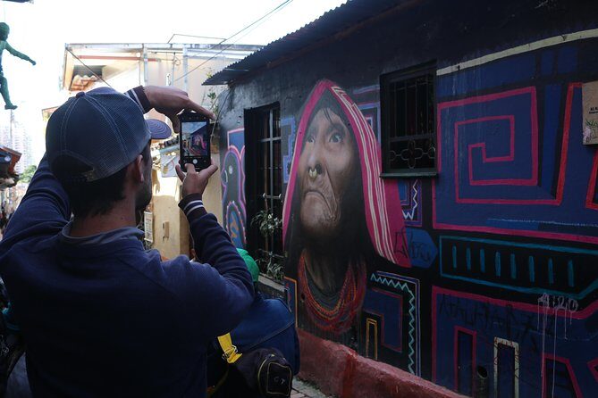 Graffiti Tour in La Candelaria Bogotá with Transportation - Starting at Chorro de Quevedo: the tour’s story engine