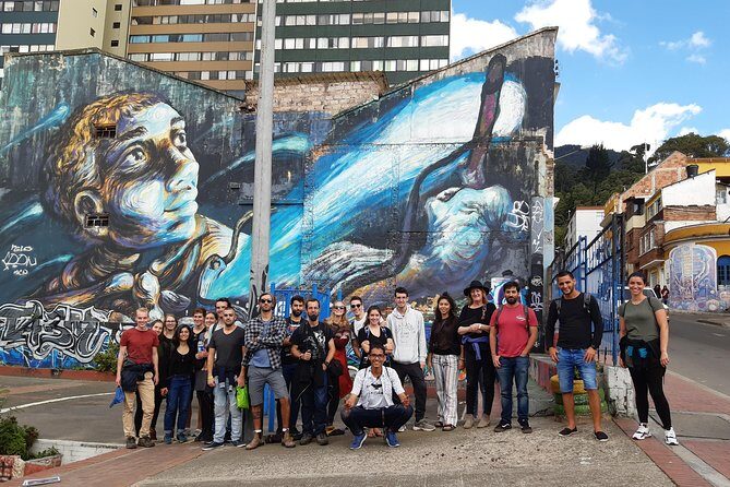 Graffiti Tour in La Candelaria Bogotá - Meeting at Plaza del Chorro de Quevedo: a start that feels local