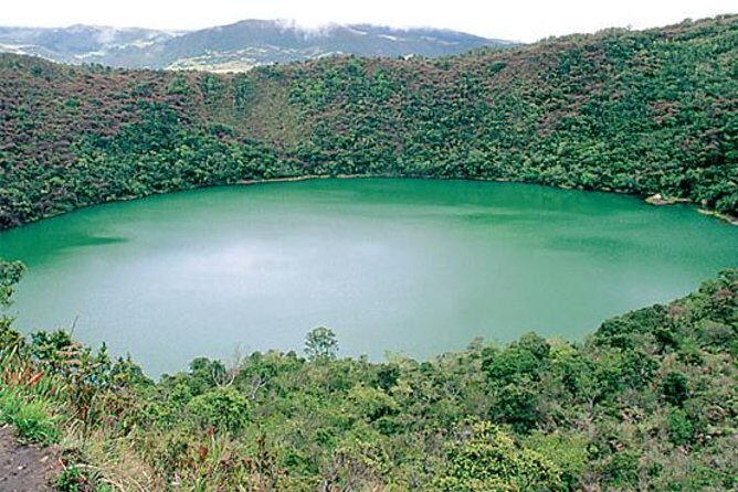 Guatavita Lagoon Half-Day Trip from Bogota - Guatavita village walk: cobblestones, crafts, and small-town pace