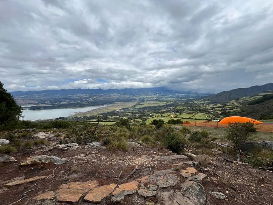 Guatavita: Tour to Guatavita Lagoon, the Village and Casa Loca - Language setup: what you’ll hear and what you might follow