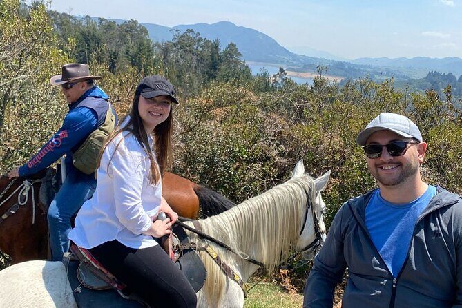 Horseback riding in the Eastern Hill - Stop 1: Avenida Chile to the Horses Waiting for You