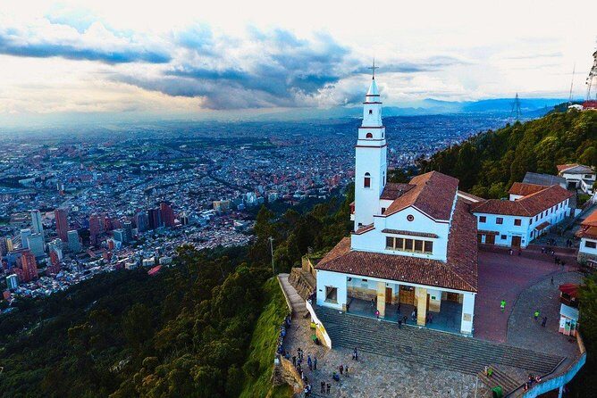 La Candelaria, Monserrate and Museums Bogotá Private City Tour - Monserrate viewpoint: the fast way to understand Bogotá