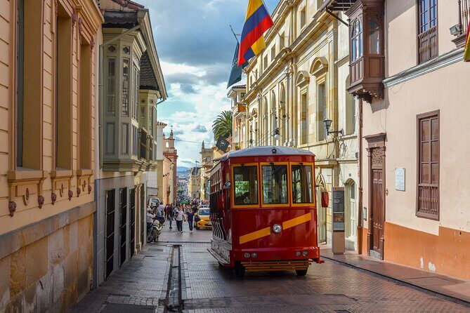 La Candelaria, Monserrate and Museums Bogotá Private City Tour - Downtown walks: Bolivar Square and the “why” behind the sites