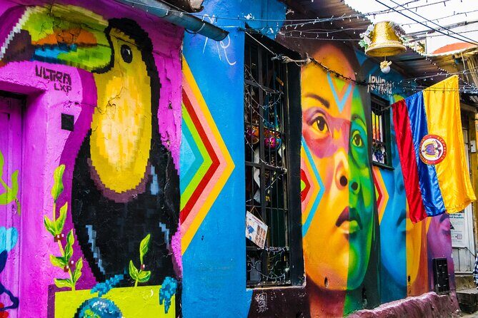 La Candelaria Walking Private Tour (3 Hrs.) - Stop in Barrio La Candelaria: Streets, Architecture, and Local Food Context