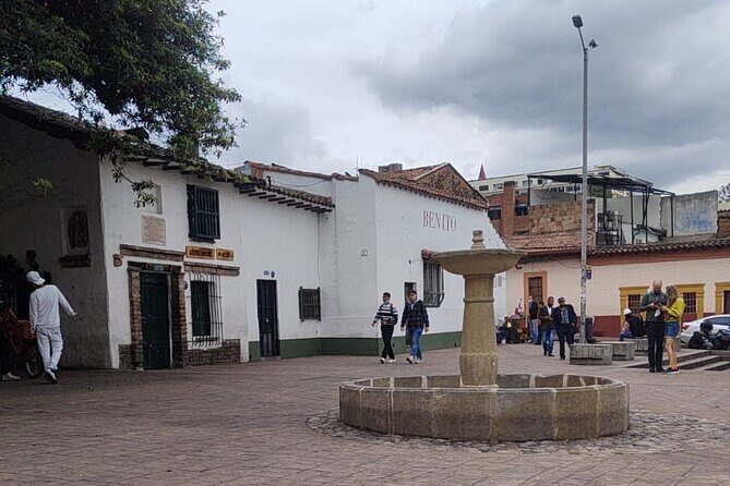 La Candelaria with Monserrate in Bogota 5H - Mercado La Concordia and Chorro de Quevedo: taste stops plus a founding story