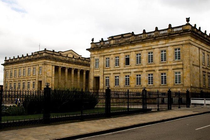 Layover Bogotá Private Tour + Transfer in & Out (4 Hrs.) - Palacio de Justicia area: power, history, and architecture in passing