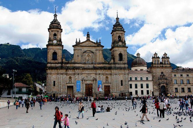 Layover Bogotá Private Tour + Transfer in & Out (4 Hrs.) - From El Dorado to La Candelaria: Bogotá’s center in one tidy step