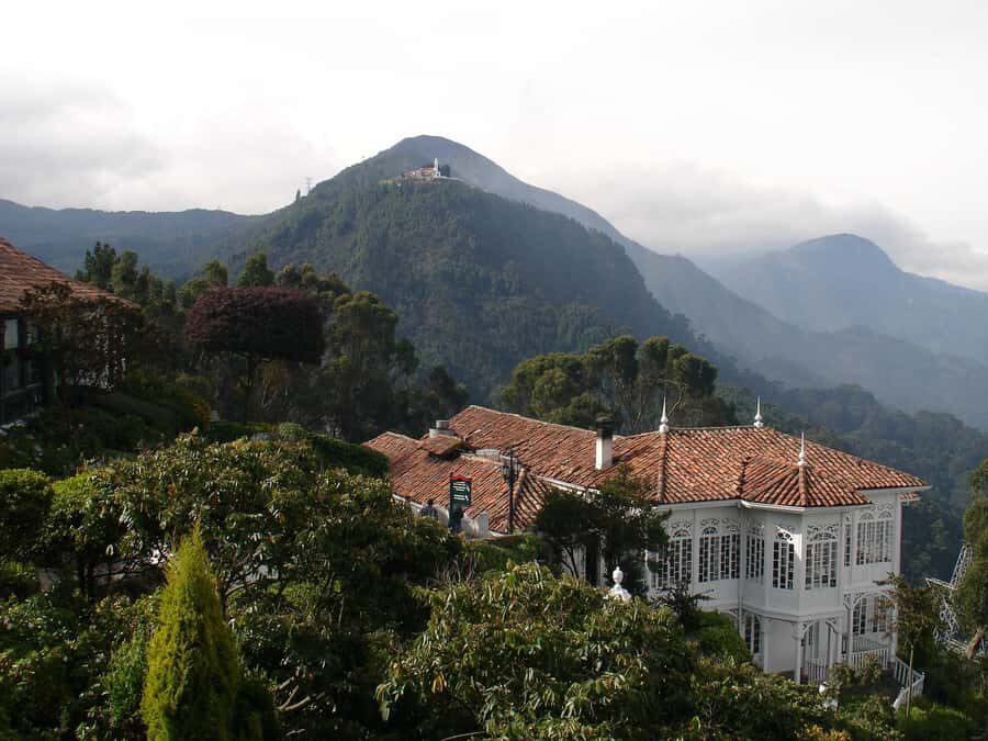 Layover City Tour or Conexion in Bogota - From El Dorado to La Candelaria: you get your bearings fast