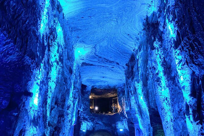 LOCAL GUIDE Zipaquirá PRIVATE TOUR - Salt Cathedral and Salt Oven - Stop 4: Plaza de los Comuneros—short town walk, good context
