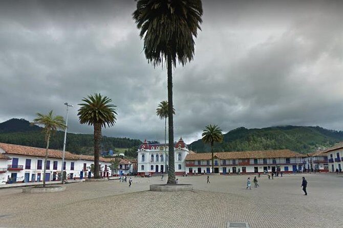 MINA CATEDRAL DE SAL ZIPAQUIRA Tour Privado - Plaza de los Comuneros: 30 minutes in the historic center