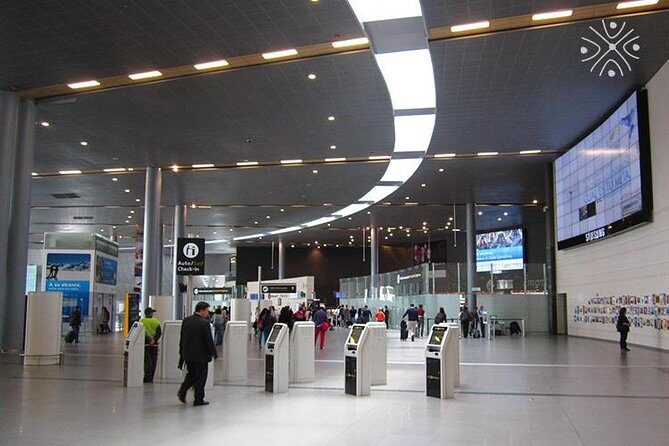 Private Bogota Airport - Hotel Transfer: Safe, Fast, and Reliable - The drive into Bogotá: faster arrival plus city orientation