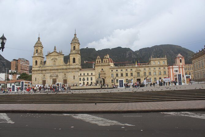Private Bogotá City Experience: Enjoy all Must See Attractions in Bogotá. - Botero Museum at the Banco de la República: Art That Makes You Pause