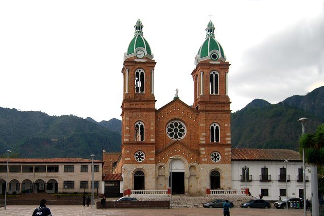 Private Day Trip to Traditional Towns Around Bogotá (9 Hrs.) - Price and value: what $329 buys you