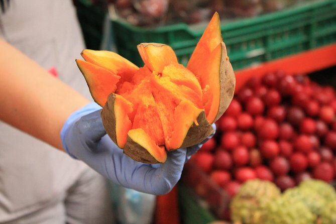 Private Paloquemao Market Tour: +20 Fruit & Treats Tasting • 3h - Meeting at Mallplaza and Getting In Without a Headache
