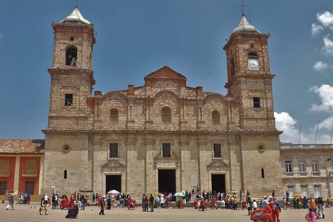Private Tour Cathedral Sal Zipaquira and Laguna Guatavita - Laguna de Guatavita: sacred water, steep steps, big meaning