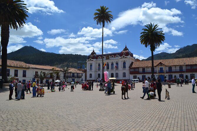 Private Tour Cathedral Sal Zipaquira and Laguna Guatavita - Lunch choice and what it means for your day