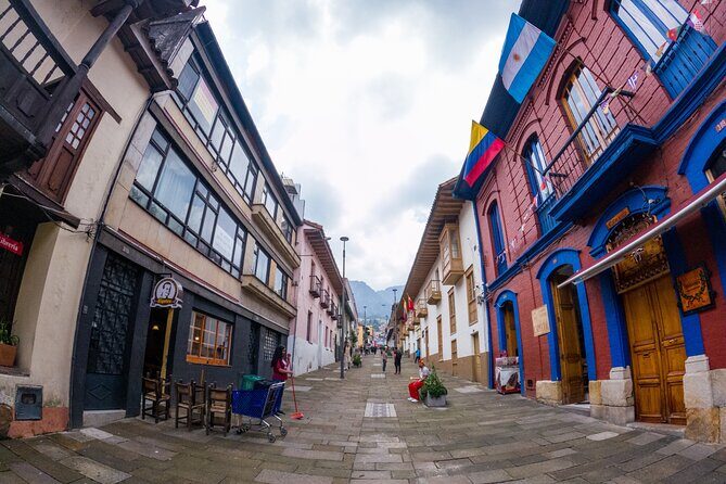 Private Tour of La Candelaria, The history of Bogotá - Coffee at Nuestra Herencia and Café del Mercado: tastings with context