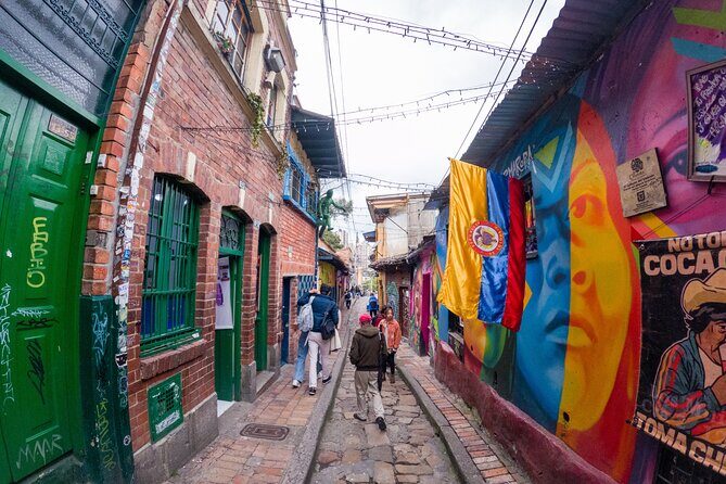 Private Tour of La Candelaria, The history of Bogotá - Periodistas, Santander, and the gold museum area: power in public space