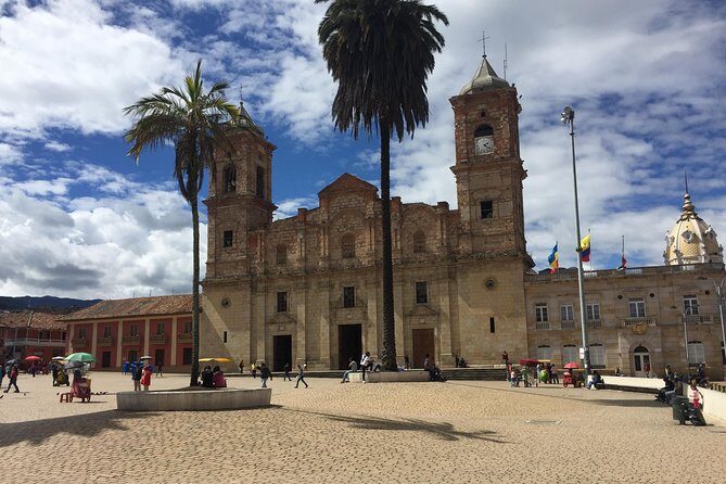 Salt Cathedral Tour along with the Legendary Lake Guatavita - Morning Pickup: The Fastest Way Out of Bogotá