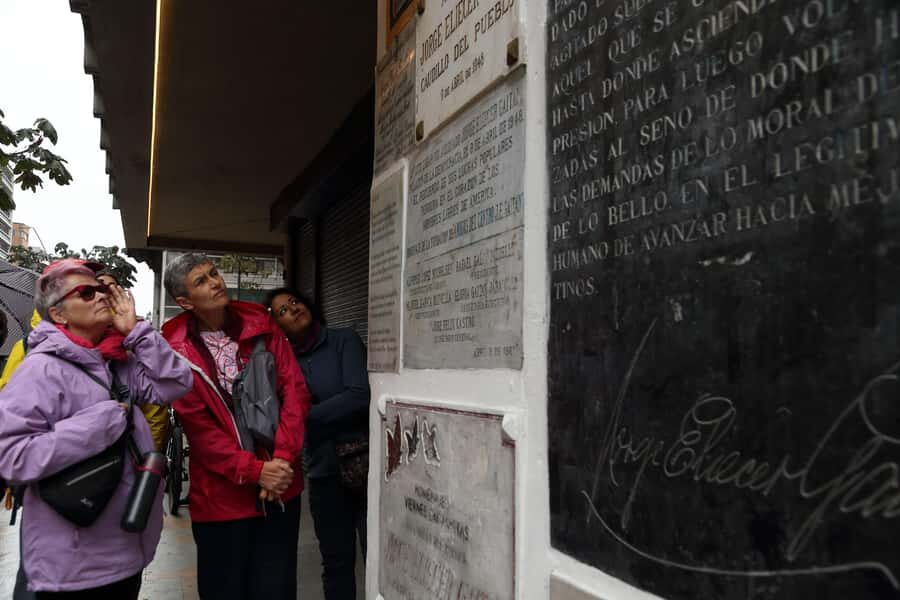Shared Tour Colombian Conflict War, Drug Trafficking & Peace - Meeting point and how to get started fast