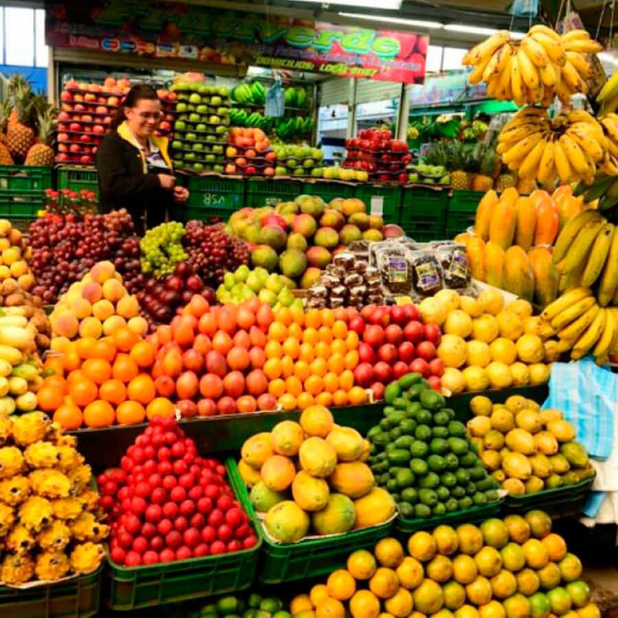 Shared Tour of Colombian Exotic Fruit at Paloquemao Market - Meeting at Cl. 19 and Gate 10: quick logistics, less wandering