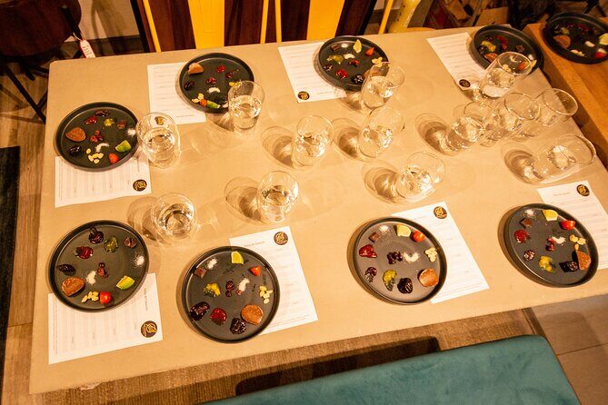 Specialty Coffee Tasting in Bogotá, From coffee growers to your cup - How the host teaches control: grind, water, and pouring