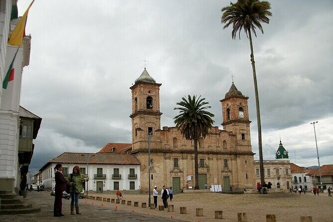 Transportation to Zipaquira´s Salt Cathedral and Guatavita Lagoon - The village square stop: a good reset before Guatavita