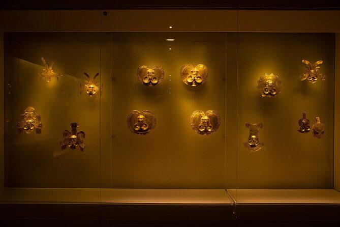 Walking Tour Candelaria plus Gold Museum with a Social Scientist - Stop 1: 45 minutes with symbolism-focused Gold Museum guidance