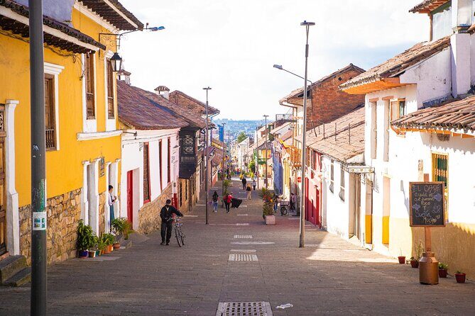 Walking Tour Candelaria plus Gold Museum with a Social Scientist - Should you book this Bogotá walk with Museo del Oro and La Candelaria?