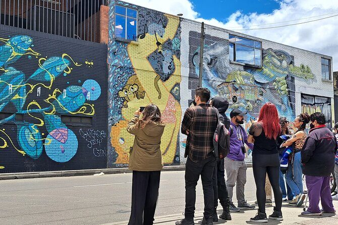 Walls of Wonder: Immersive Journey through Distrito Graffiti - Getting there: Puente Aranda start point and smart arrival timing
