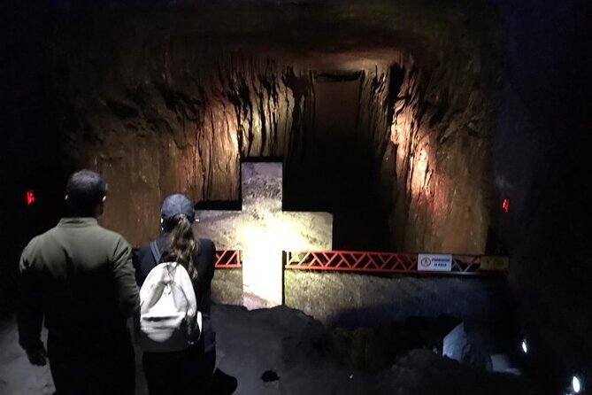 Zipaquirá Salt Cathedral Tour – Meals & Tickets with Local Guide - Entering the Salt Cathedral: tunnels, sculptures, chapels, and underground viewpoints